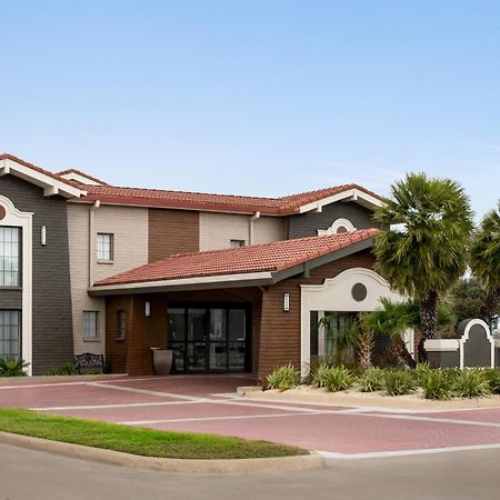 La Quinta Inn By Wyndham Victoria Exterior photo