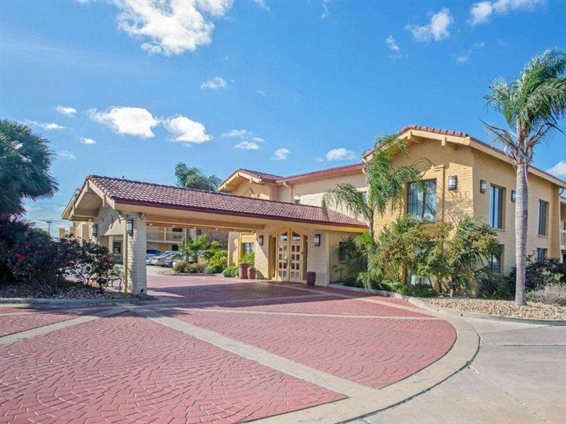 La Quinta Inn By Wyndham Victoria Exterior photo