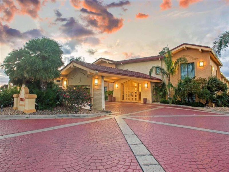 La Quinta Inn By Wyndham Victoria Exterior photo