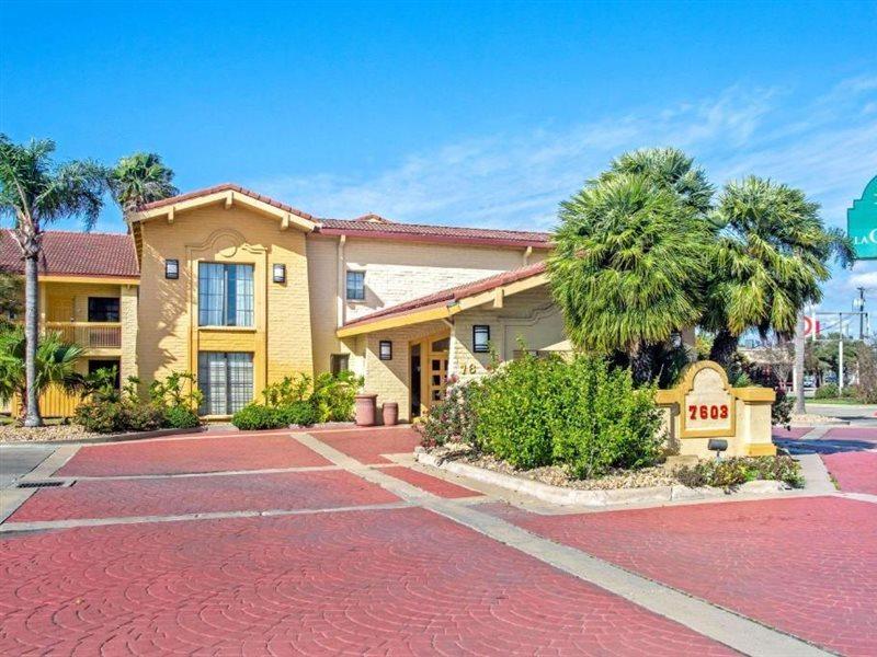 La Quinta Inn By Wyndham Victoria Exterior photo