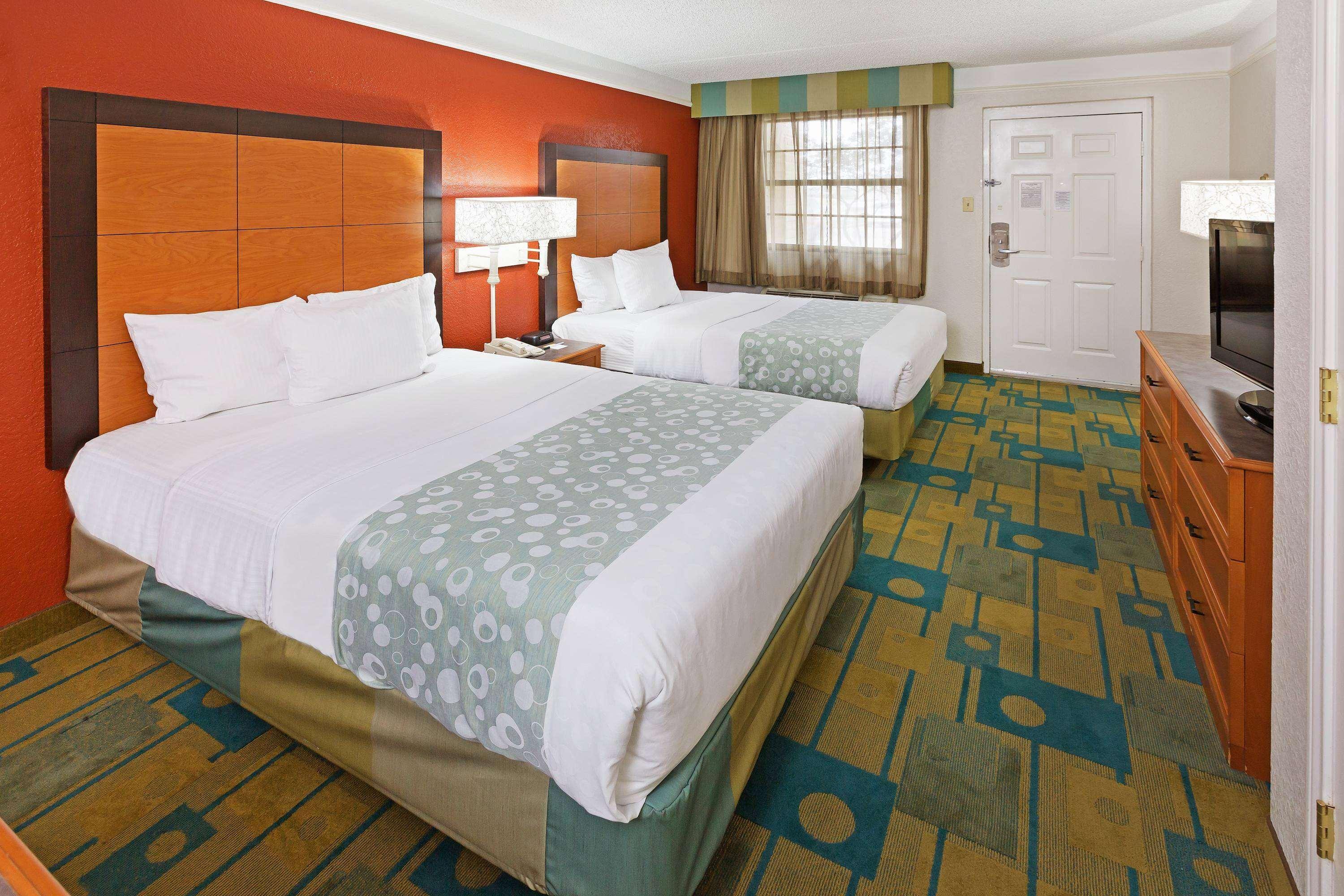 La Quinta Inn By Wyndham Victoria Exterior photo