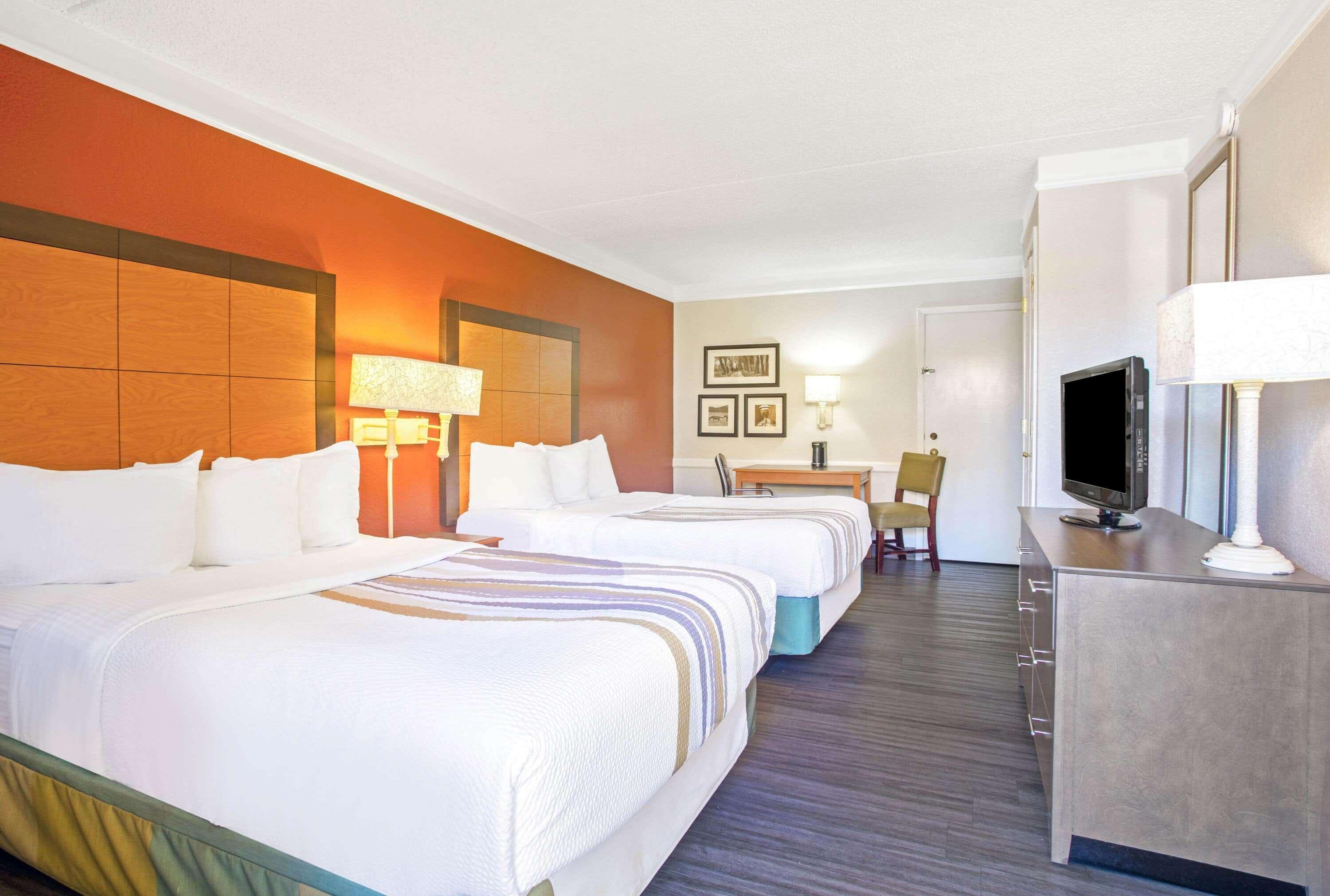 La Quinta Inn By Wyndham Victoria Exterior photo