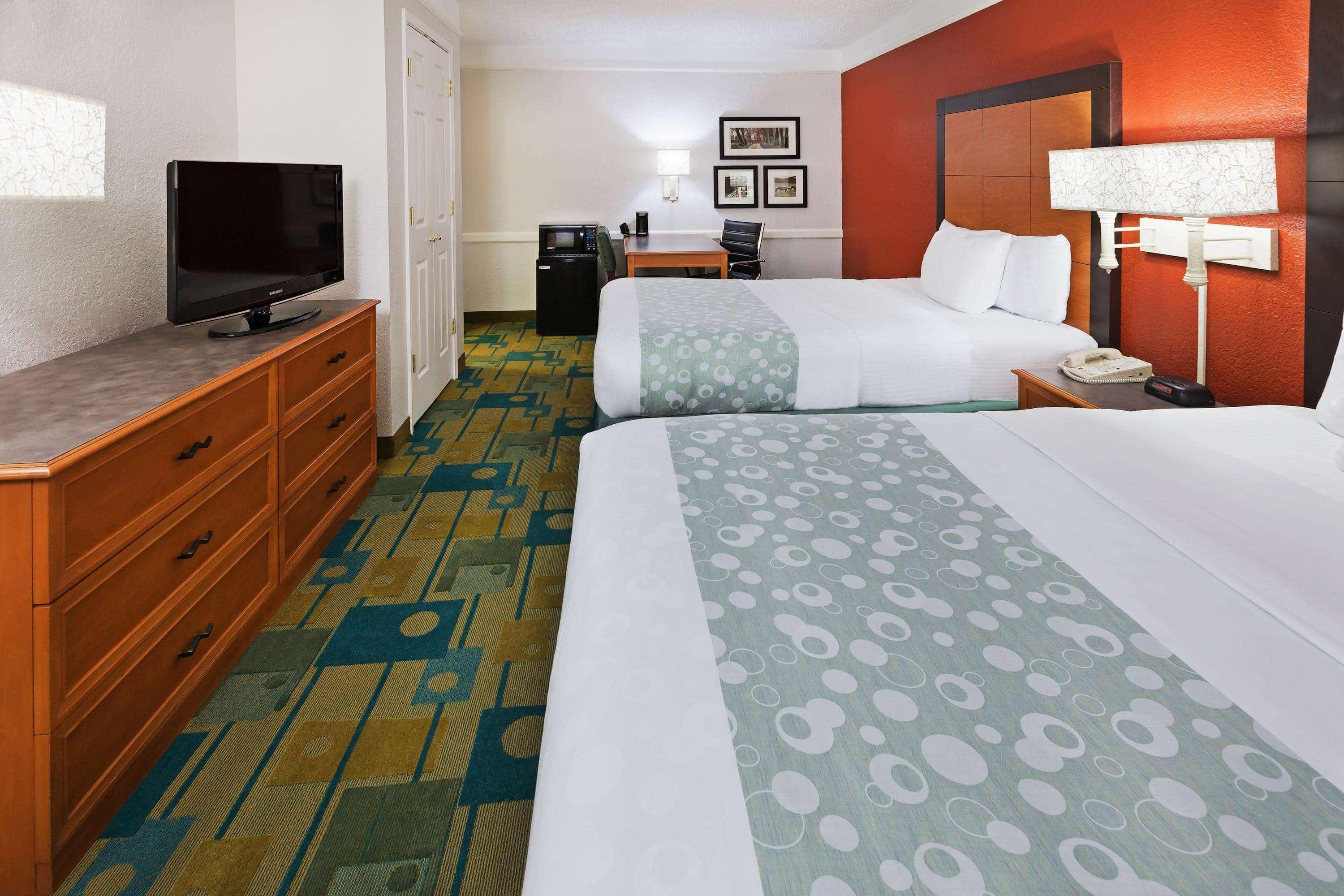 La Quinta Inn By Wyndham Victoria Exterior photo