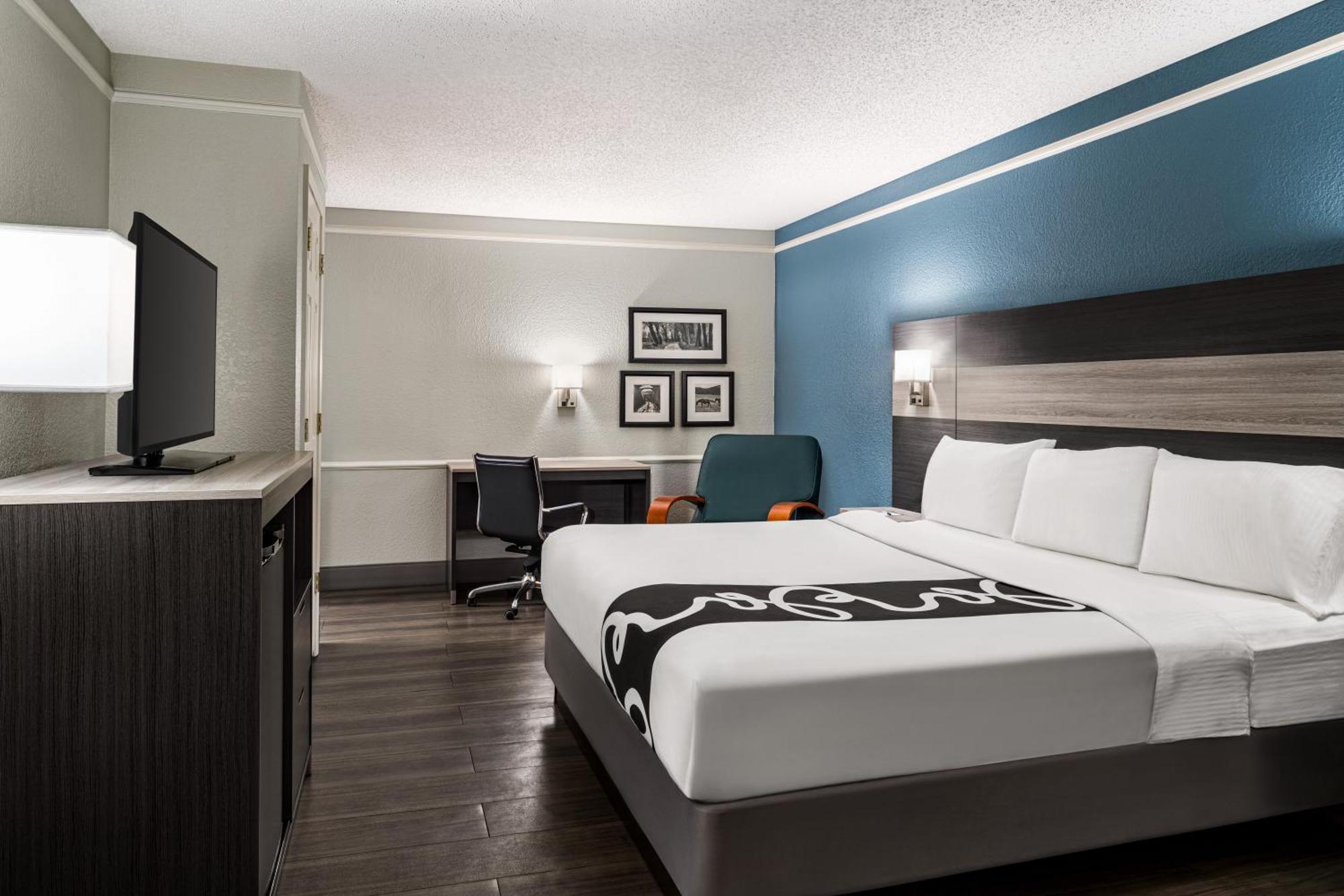 La Quinta Inn By Wyndham Victoria Exterior photo