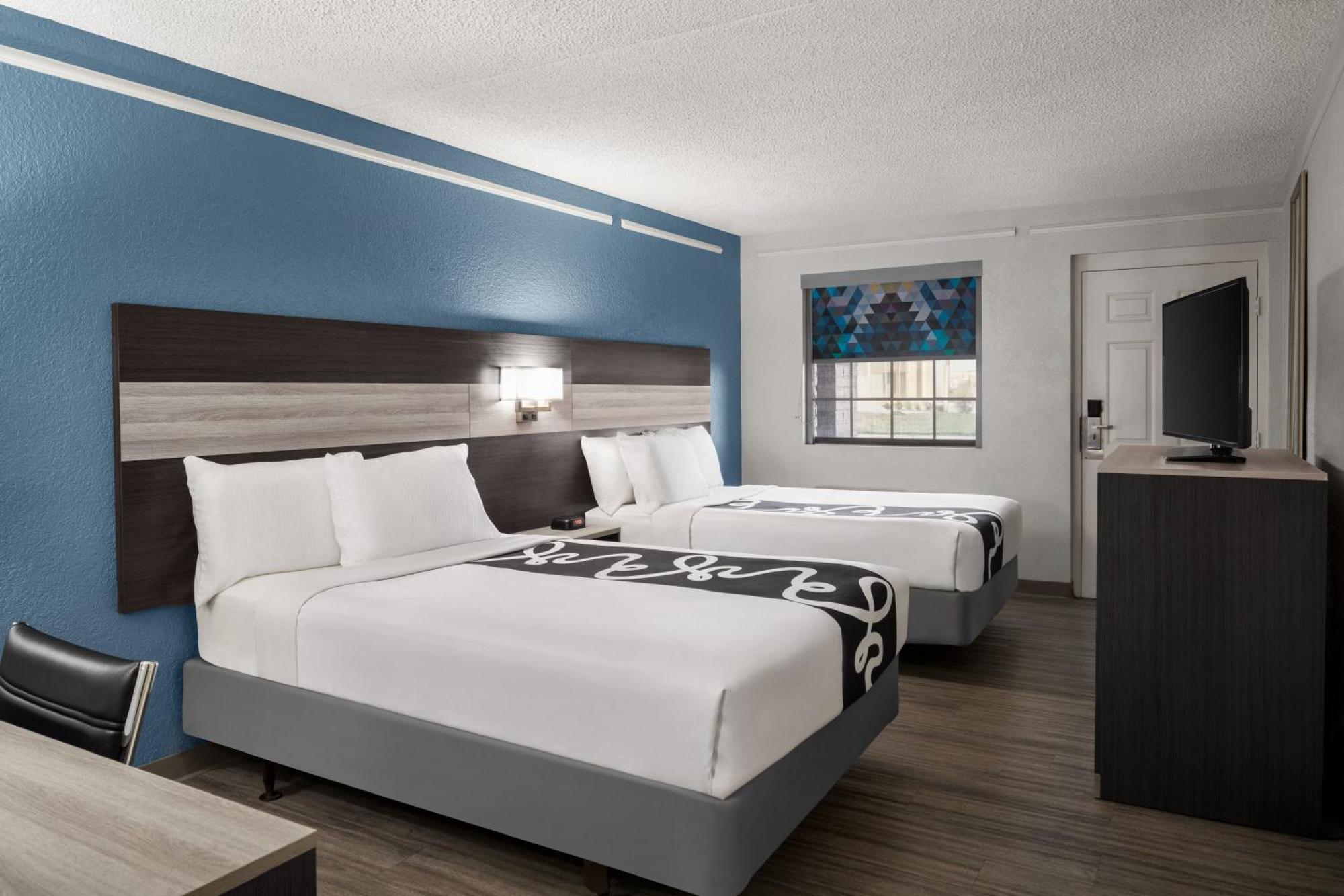 La Quinta Inn By Wyndham Victoria Exterior photo