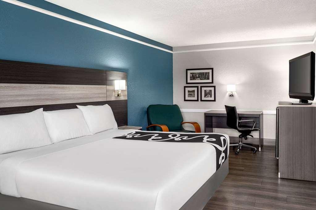 La Quinta Inn By Wyndham Victoria Room photo